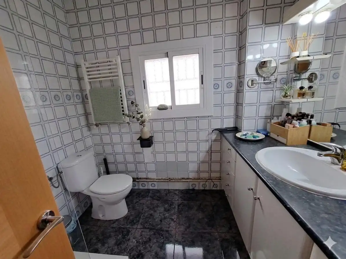 Baño de Casa o chalet en venta en Rubí con Calefacción, Terraza y Trastero