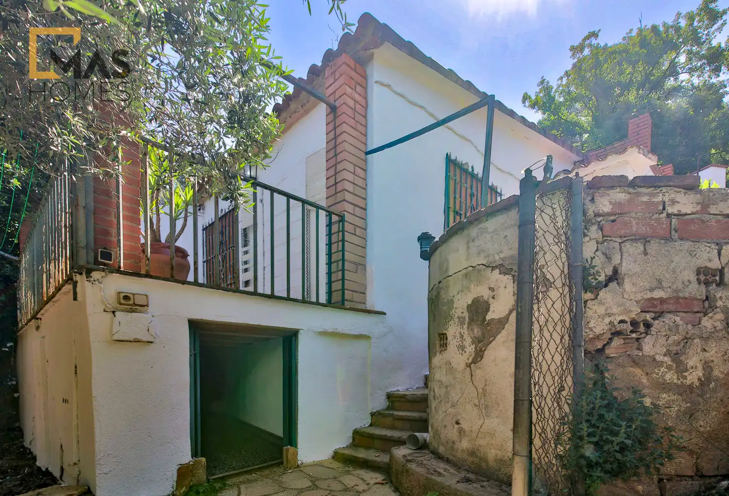 Vista exterior de Casa o xalet en venda en Sant Cugat del Vallès amb Jardí privat i Piscina