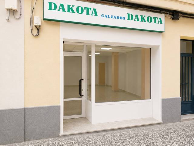 Local comercial en Venta en Calle de Jenaro Checa, 17 en Pinares de Venecia