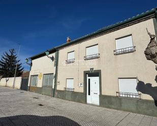 Exterior view of Single-family semi-detached for sale in Villaturiel  with Heating, Parquet flooring and Storage room