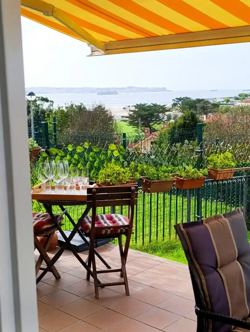 Terrassa de Casa o xalet en venda en Ribamontán al Mar amb Jardí privat, Parquet i Moblat