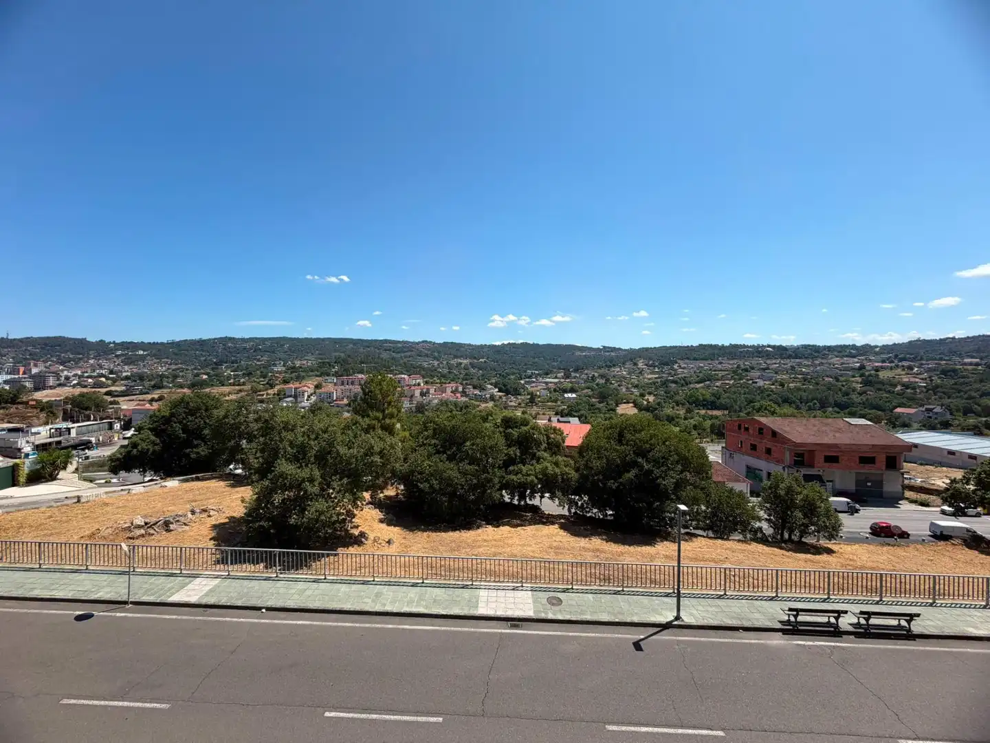 Vista exterior de Dúplex en venda en San Cibrao das Viñas amb Calefacció, Traster i Moblat