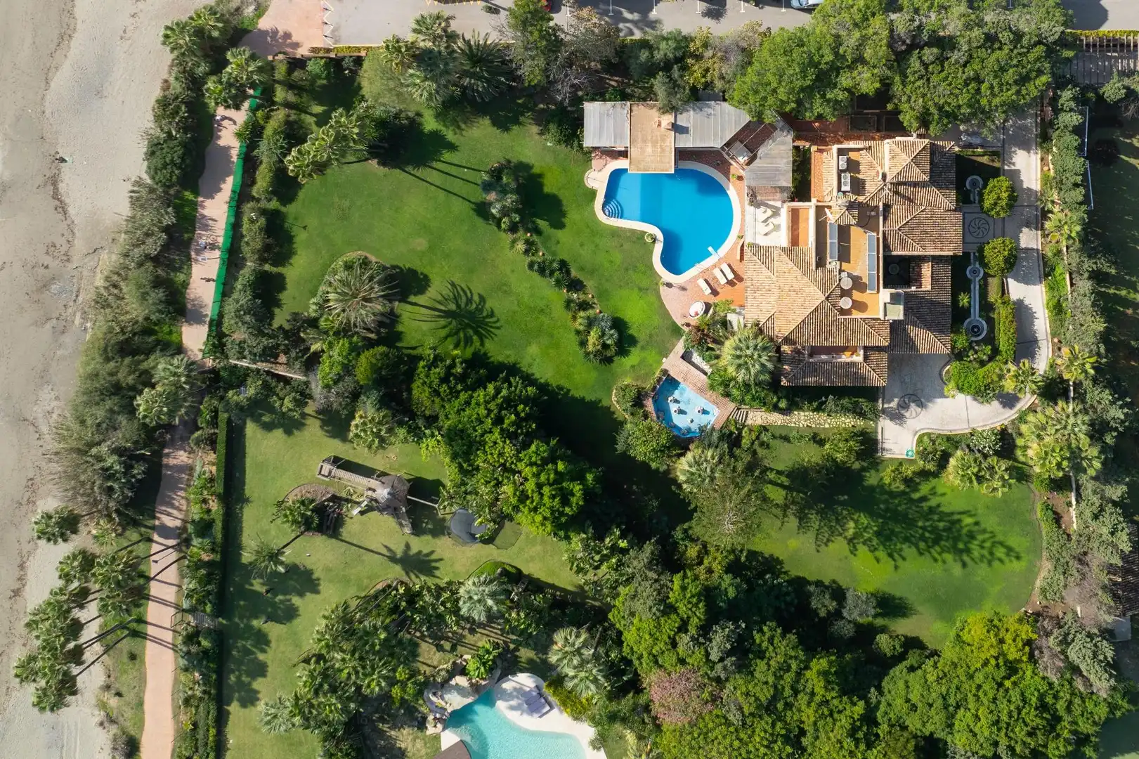Jardí de Casa o xalet en venda en Estepona amb Aire condicionat, Terrassa i Traster