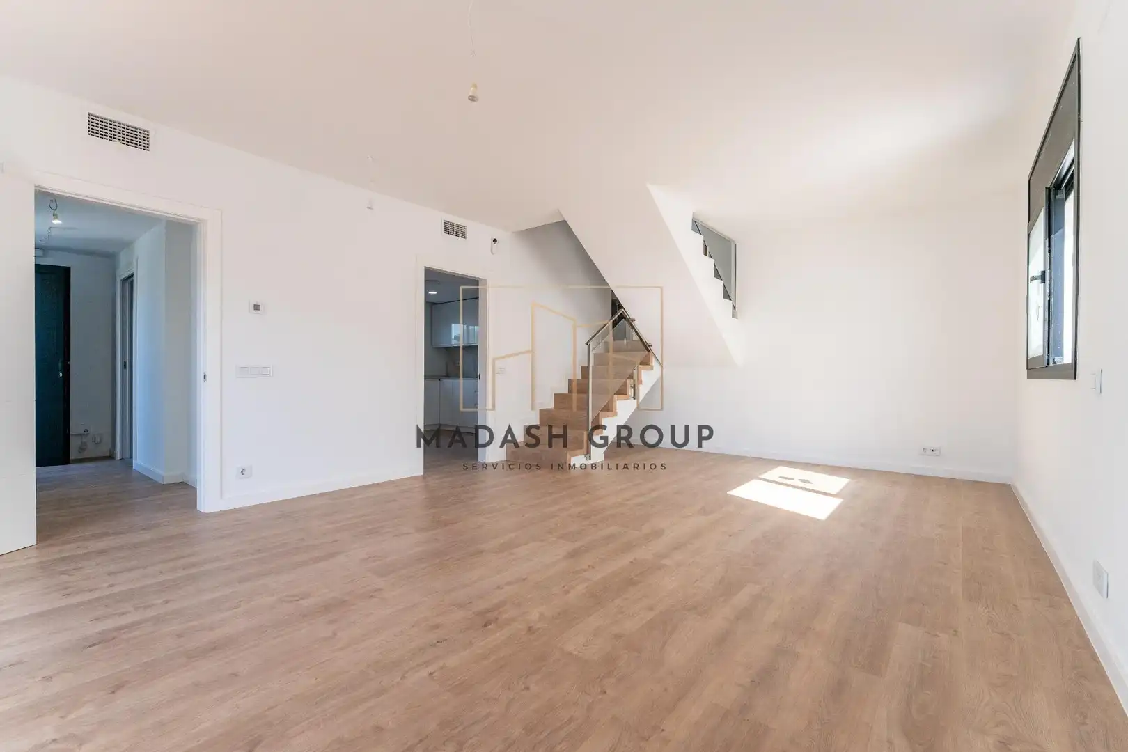 Villa mit Pool zum Verkauf in Avenida de la Marca Hispànica, imagen 3