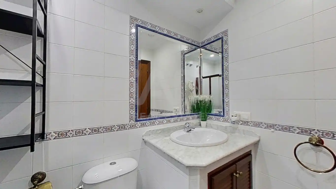 Bathroom of Flat for sale in Arcos de la Frontera  with Air Conditioner