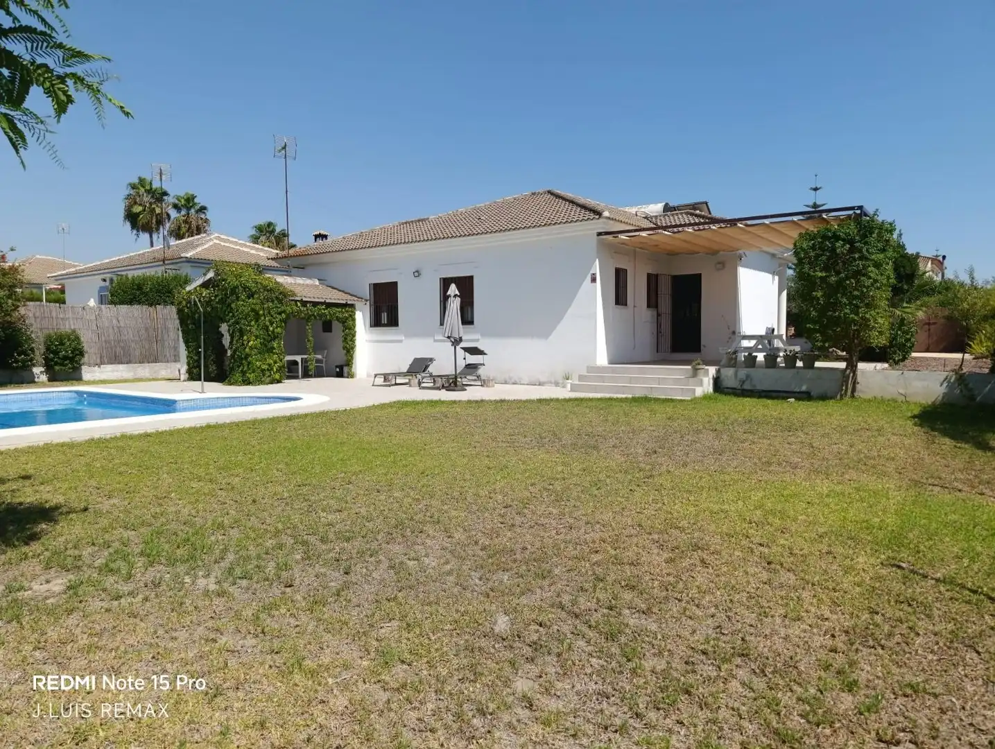 Vista exterior de Casa o chalet en venta en Hinojos con Aire acondicionado, Piscina y Amueblado