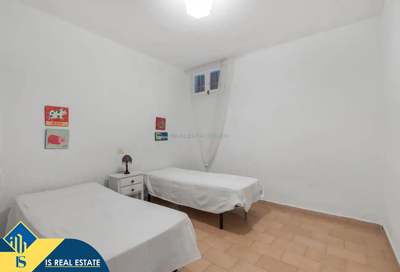 Schlafzimmer von Einfamilien-Reihenhaus zum Verkauf in Torrevieja mit Klimaanlage, Heizung und Privatgarten
