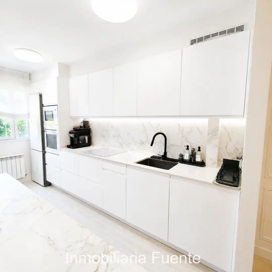 Küche von Einfamilien-Reihenhaus zum Verkauf in Muskiz mit Heizung, Privatgarten und Terrasse