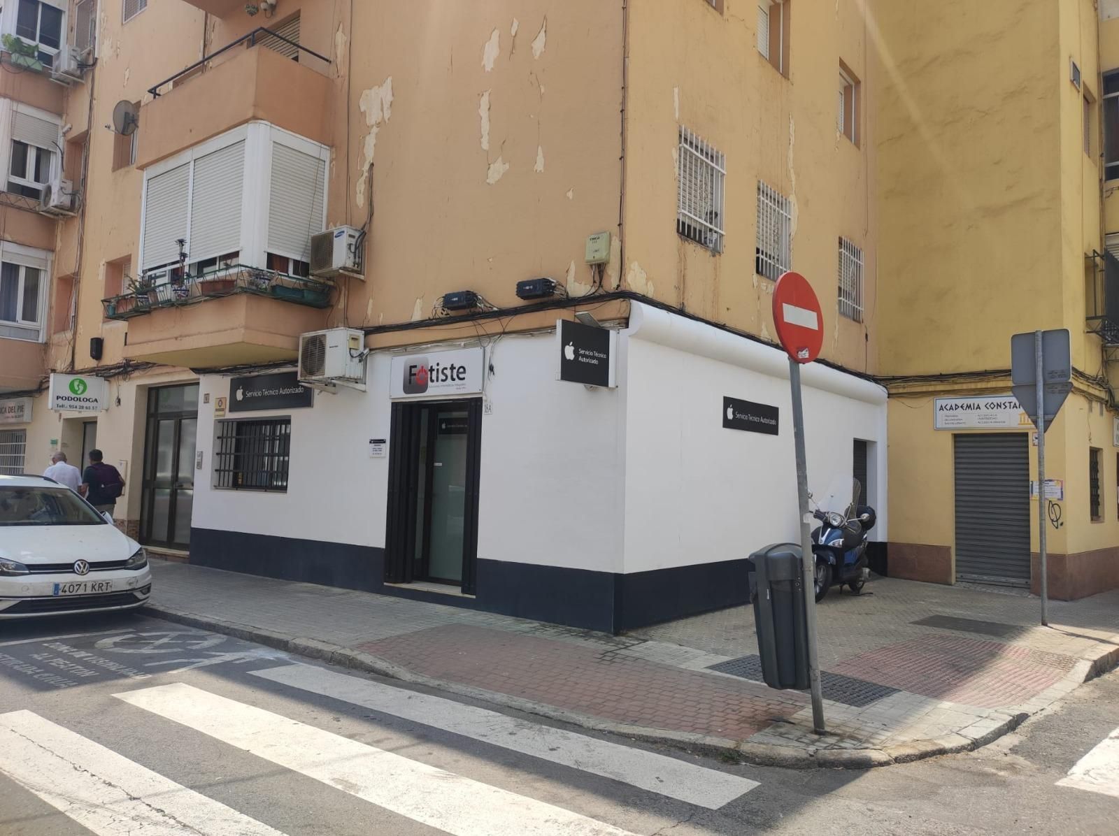 Premises for sale in  Sevilla Capital