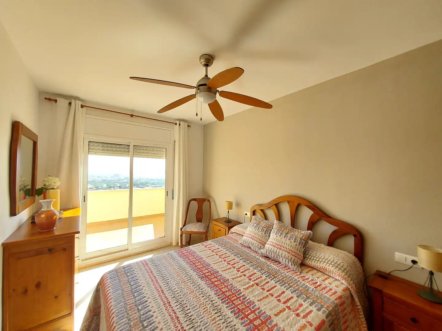 Habitación de Casa adosada en venta en El Vendrell con Jardín privado, Terraza y Piscina