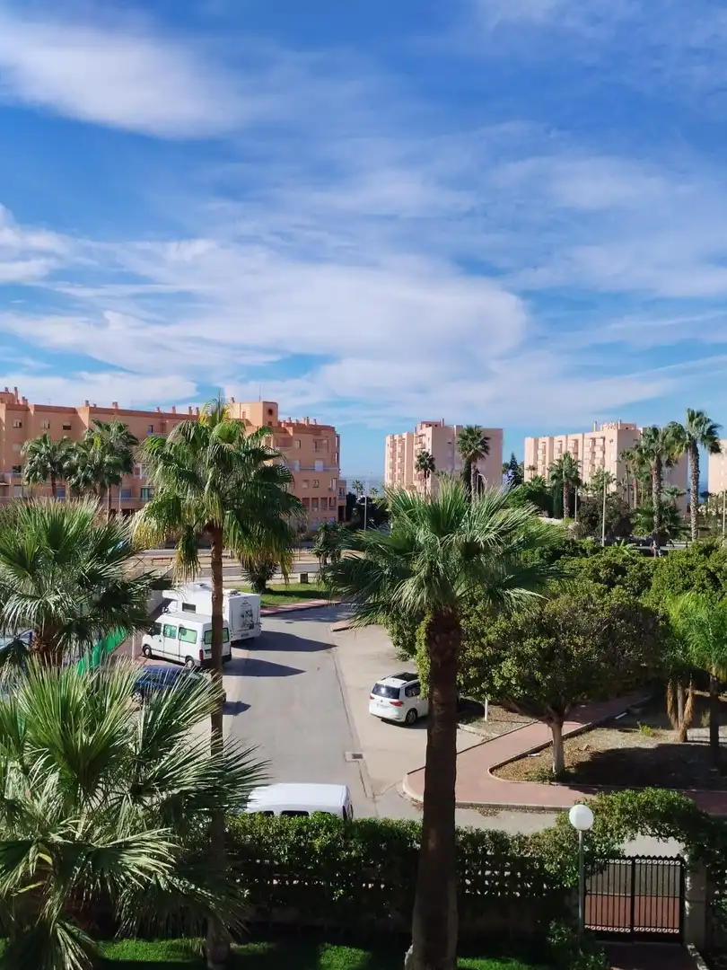 Vista exterior de Pis en venda en Salobreña amb Jardí privat, Terrassa i Moblat