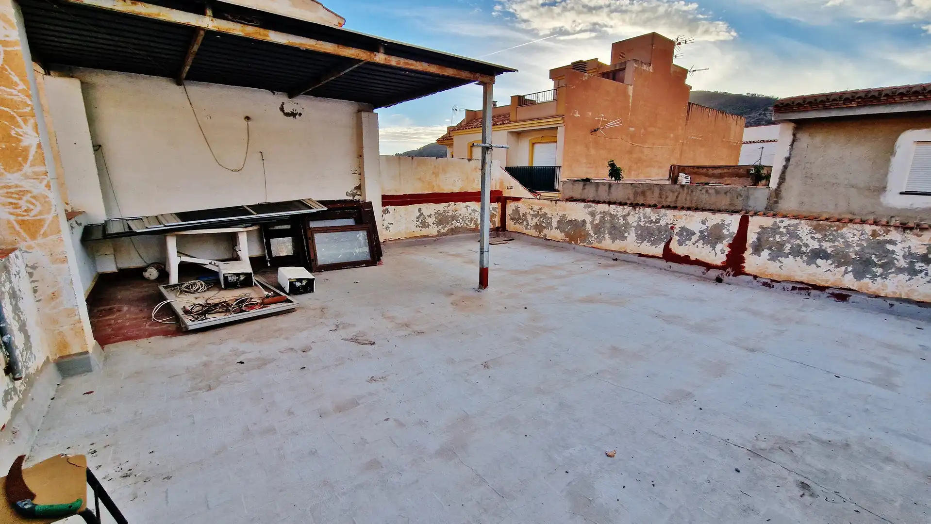 Terrasse von Einfamilien-Reihenhaus zum Verkauf in Vélez de Benaudalla mit Terrasse, Abstellraum und Möbliert