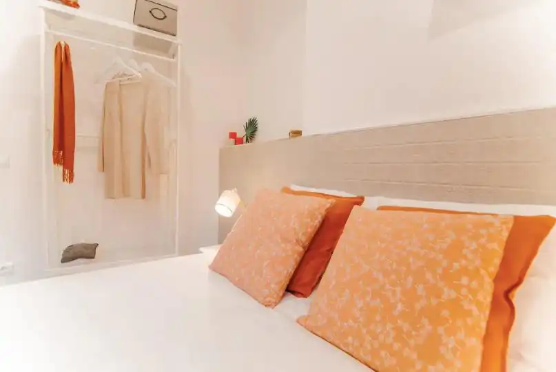 Bedroom of Apartments for rent in Madrid  with Air Conditioner, Heating and Parquet flooring
