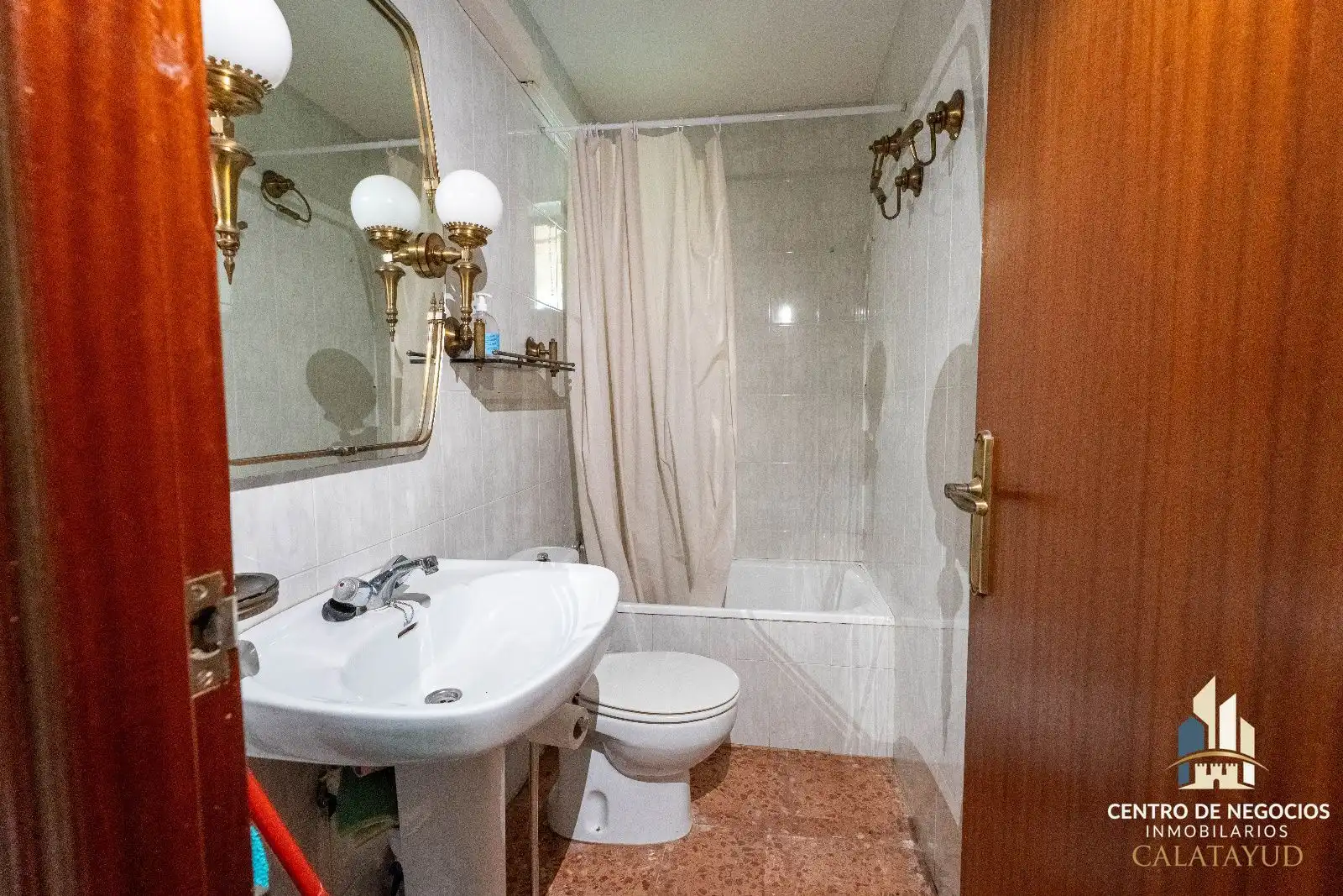 Bany de Casa o xalet en venda en Calatayud amb Aire condicionat, Calefacció i Piscina