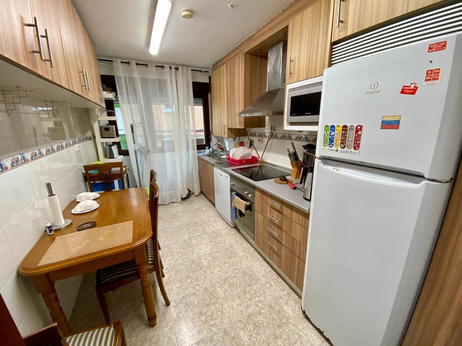 Kitchen of Flat for sale in Gijón   with Parquet flooring, Oven and Washing machine
