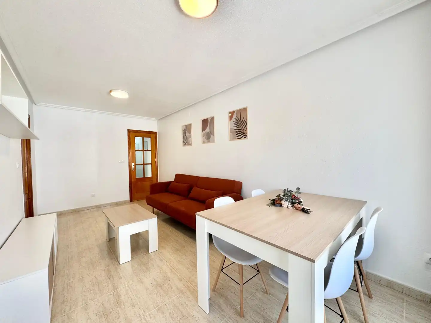 Sala d'estar de Apartament de lloguer en Guardamar del Segura amb Aire condicionat, Moblat i Rentadora