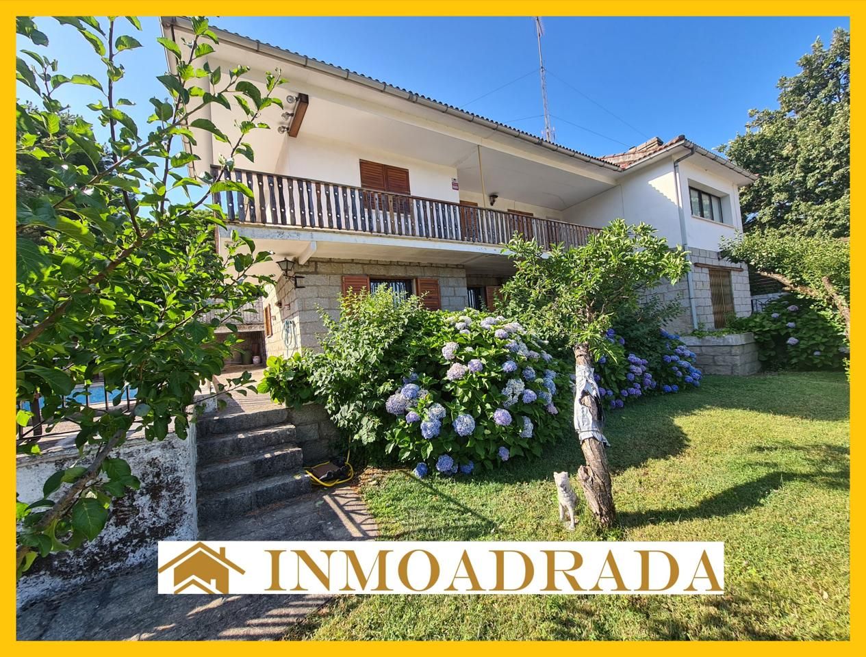 Vista exterior de Casa o xalet en venda en La Adrada  amb Calefacció, Jardí privat i Terrassa
