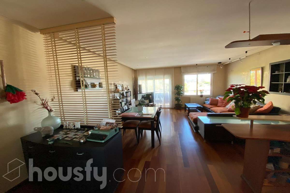 Sala d'estar de Pis de lloguer en Esplugues de Llobregat amb Aire condicionat, Calefacció i Parquet