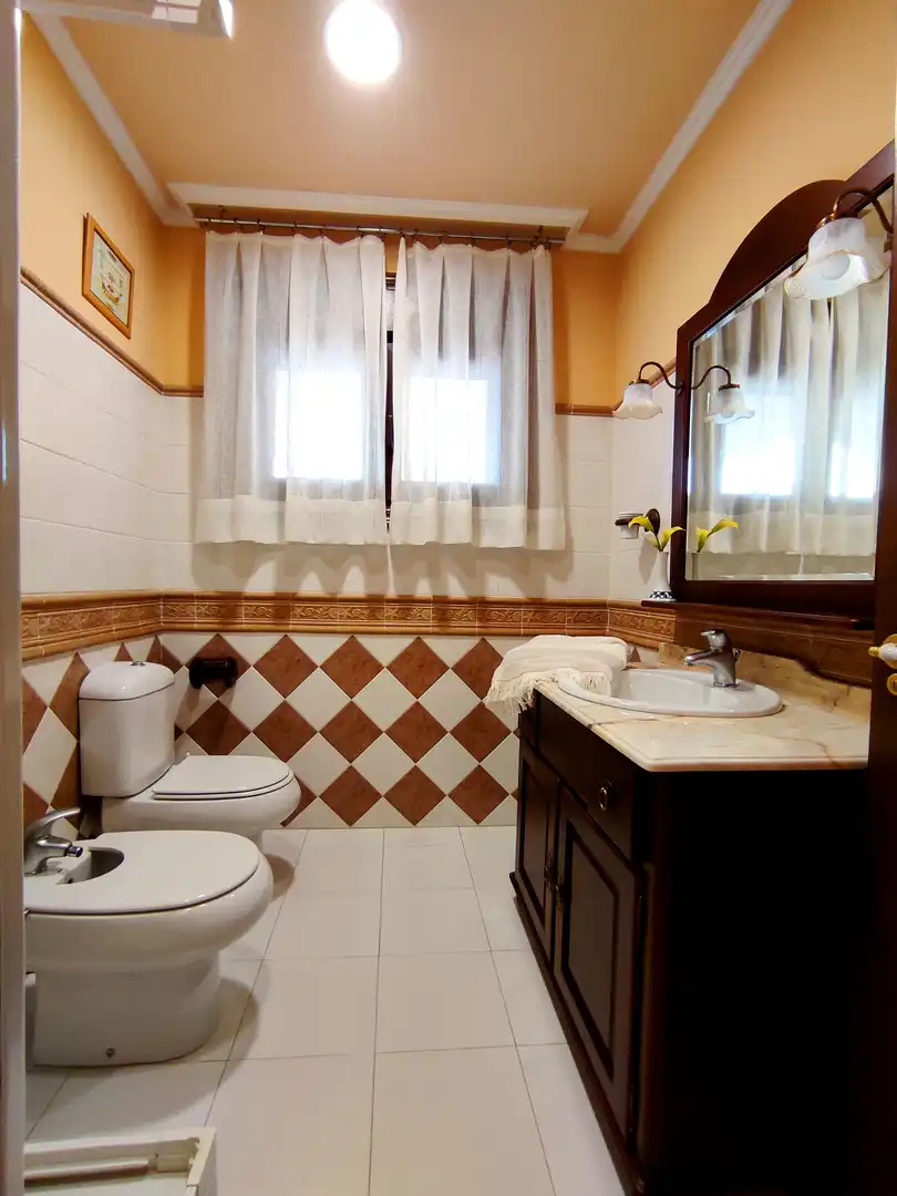 Bany de Casa o xalet en venda en Gondomar amb Jardí privat, Parquet i Terrassa