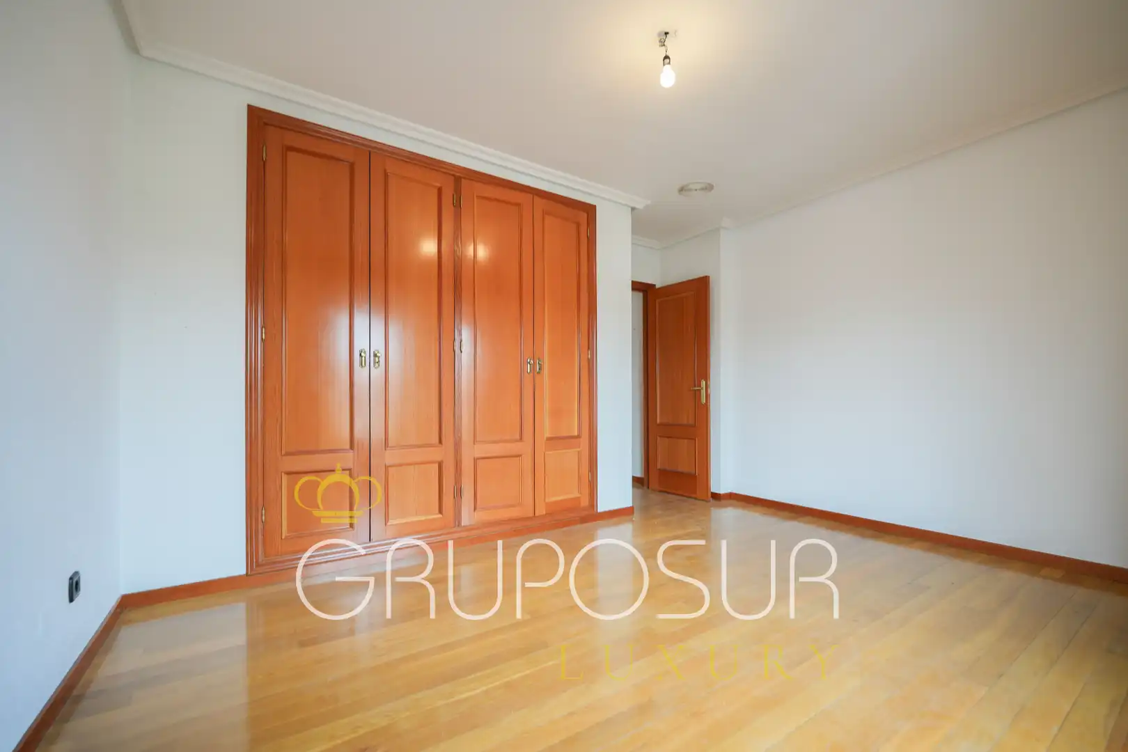 Dormitori de Casa adosada en venda en Laguna de Duero amb Calefacció, Jardí privat i Parquet
