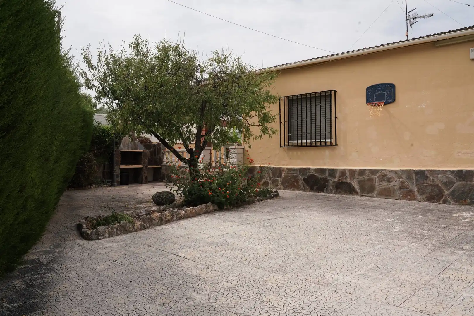 Vista exterior de Casa o xalet en venda en Cunit amb Terrassa, Piscina i Moblat