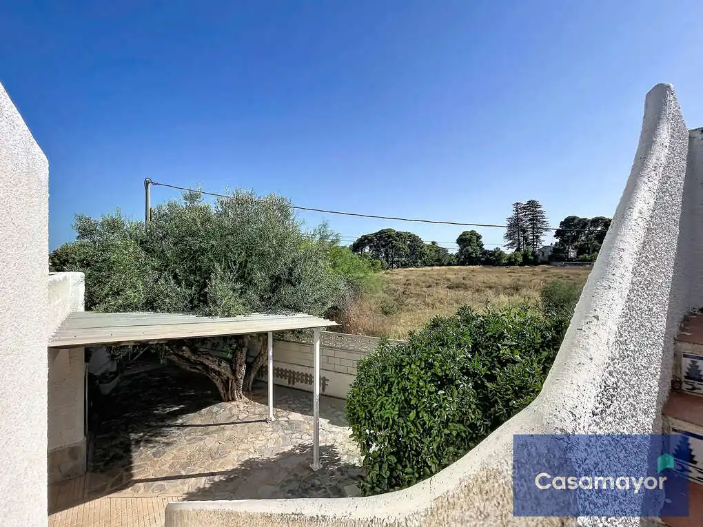 Vista exterior de Casa o xalet en venda en Sant Joan d'Alacant amb Aire condicionat, Jardí privat i Piscina