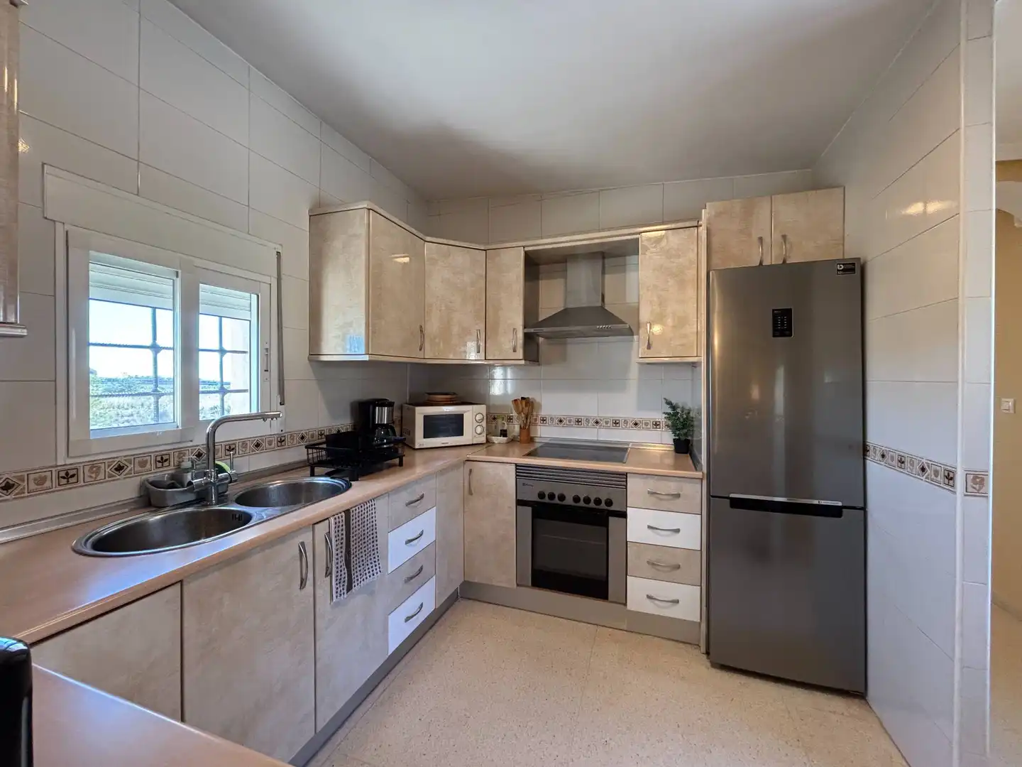 Cocina de Casa o chalet en venta en Alicante / Alacant con Aire acondicionado, Jardín privado y Trastero