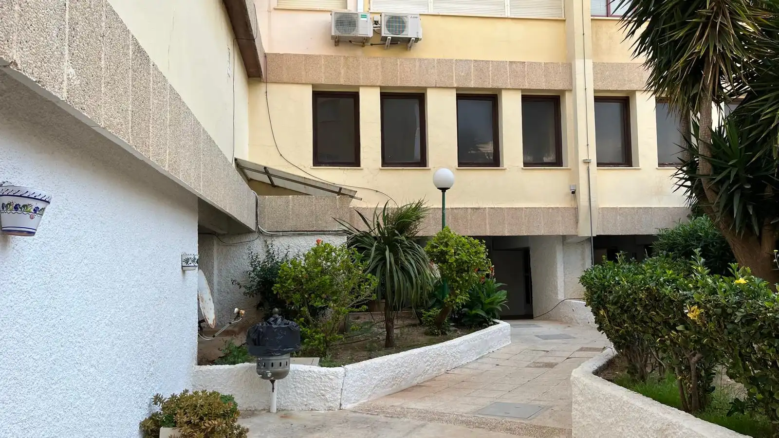Vista exterior de Apartamento en venta en Gandia con Terraza, Amueblado y Piscina comunitaria