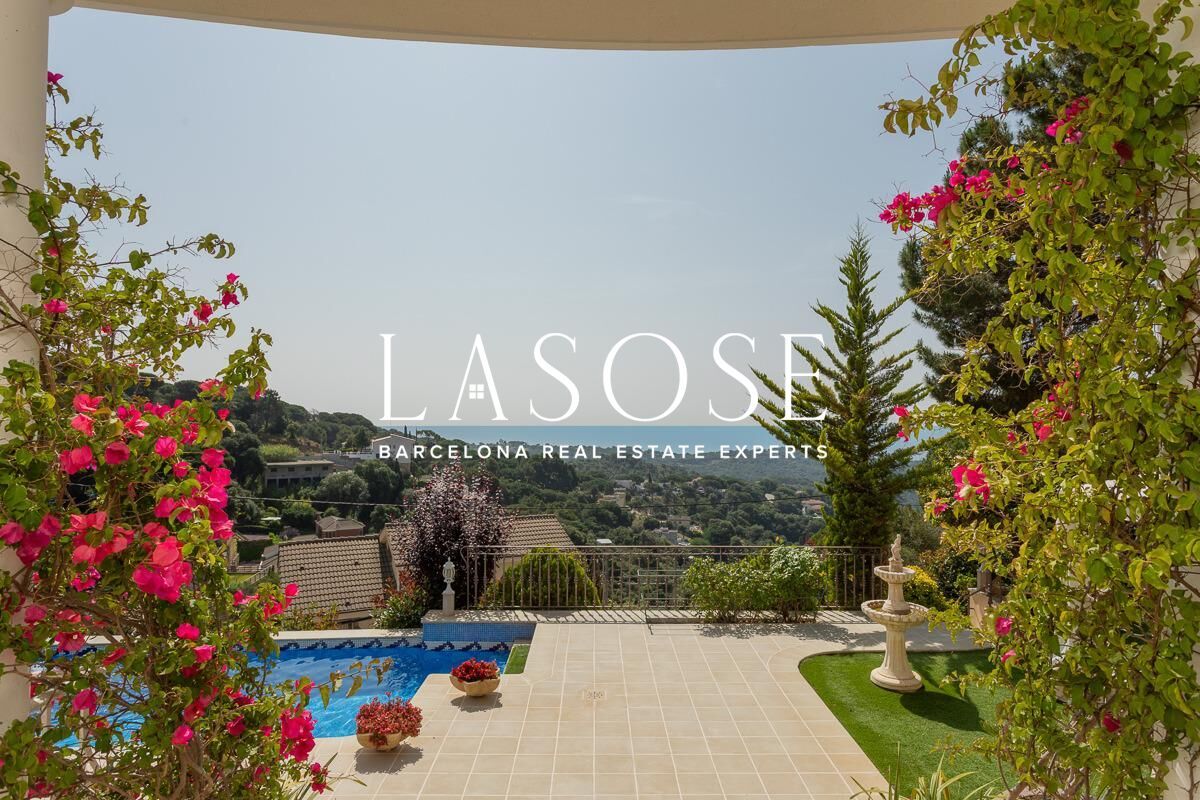 Vista exterior de Casa o xalet en venda en Arenys de Munt amb Aire condicionat, Calefacció i Jardí privat