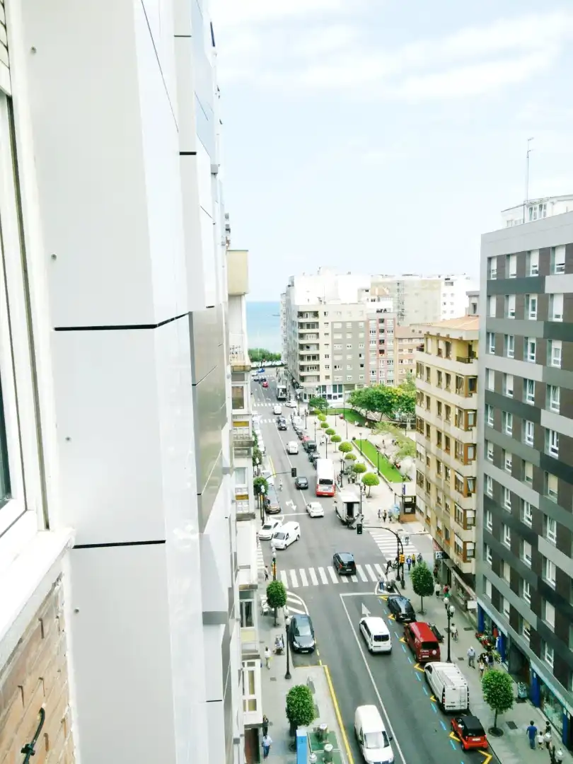 Vista exterior de Pis de lloguer en Gijón  amb Moblat