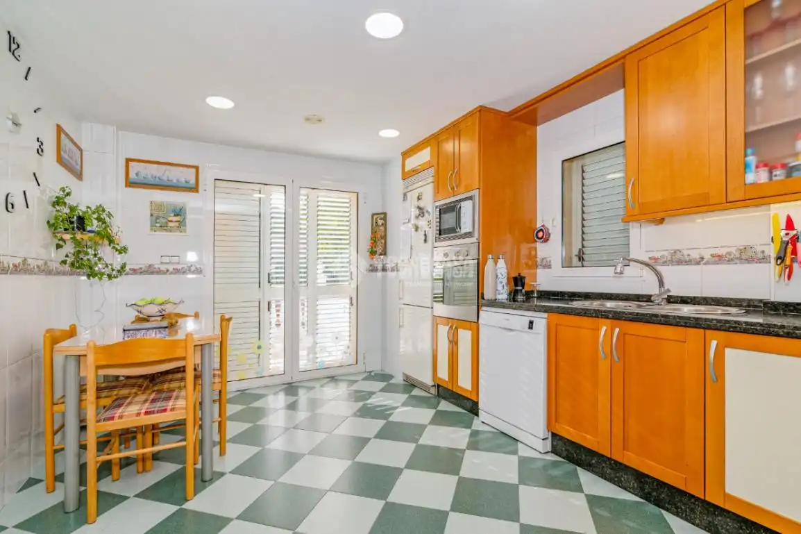Kitchen of Houses for sale in Cenes de la Vega  with Terrace and Swimming Pool