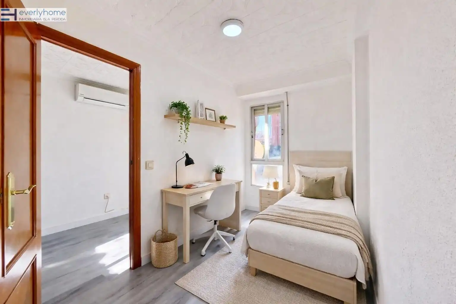 Habitación de Piso en venta en Valencia con Balcón