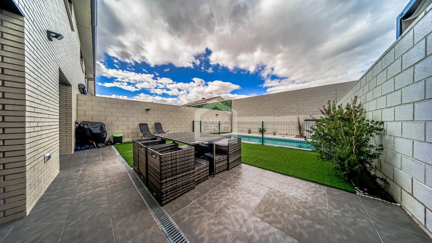 Piscina de Casa adosada en venda en Carranque amb Jardí privat i Piscina