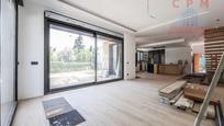 Sala d'estar de Casa adosada en venda en Pozuelo de Alarcón amb Aire condicionat, Calefacció i Jardí privat