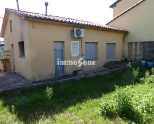 Vista exterior de Casa o xalet en venda en Olot amb Jardí privat