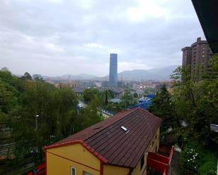 Vista exterior de Casa o xalet en venda en Bilbao  amb Aire condicionat i Balcó