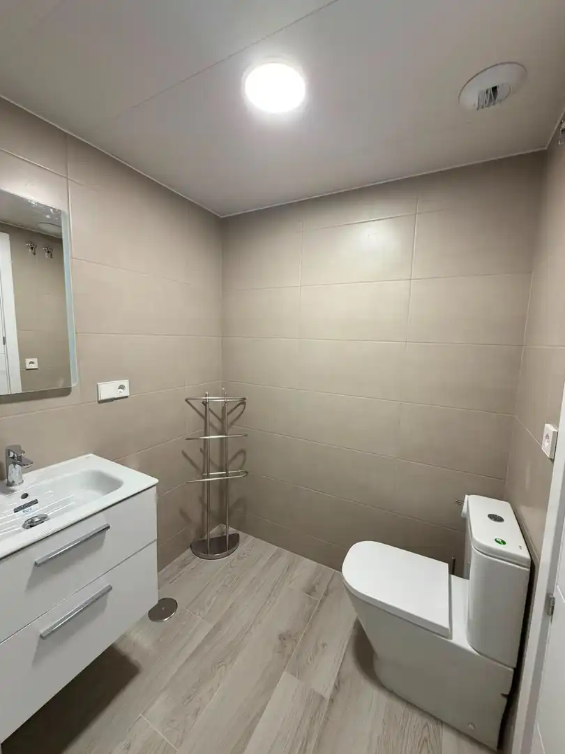 Bathroom of Flat for rent in Madrid  with Heating, Terrace and Storage room