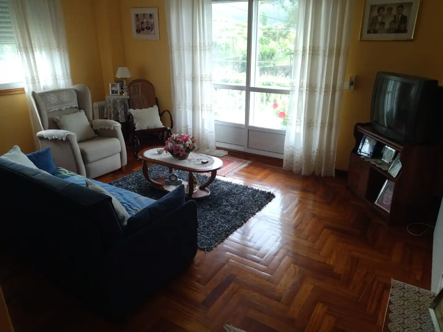 Sala d'estar de Casa o xalet en venda en Ponteareas amb Calefacció, Jardí privat i Parquet