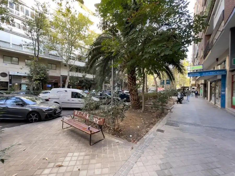 Vista exterior de Local de lloguer en Madrid amb Aire condicionat