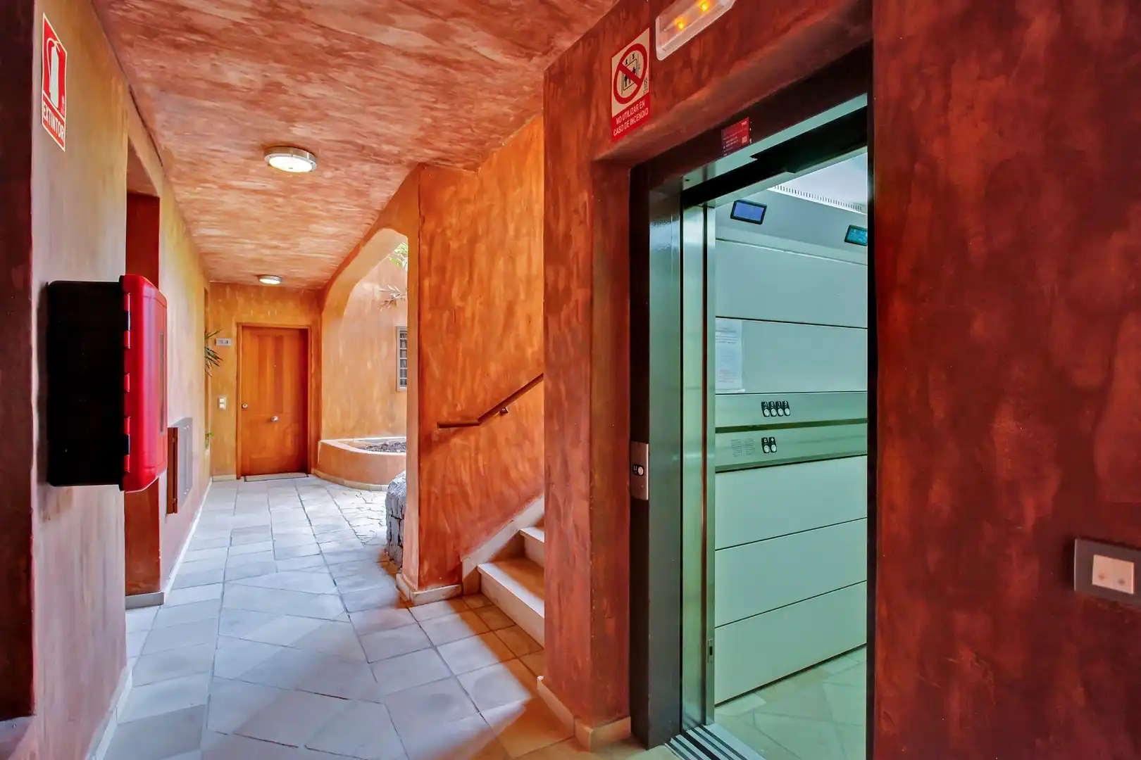 Apartamento de alquiler en Arona con Terraza, Amueblado y Piscina comunitaria