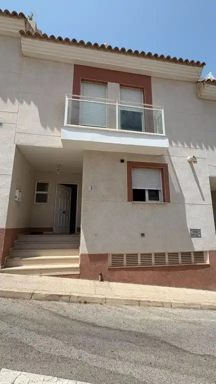 Maison mitoyenne avec piscine à vendre à La Nucia Pueblo