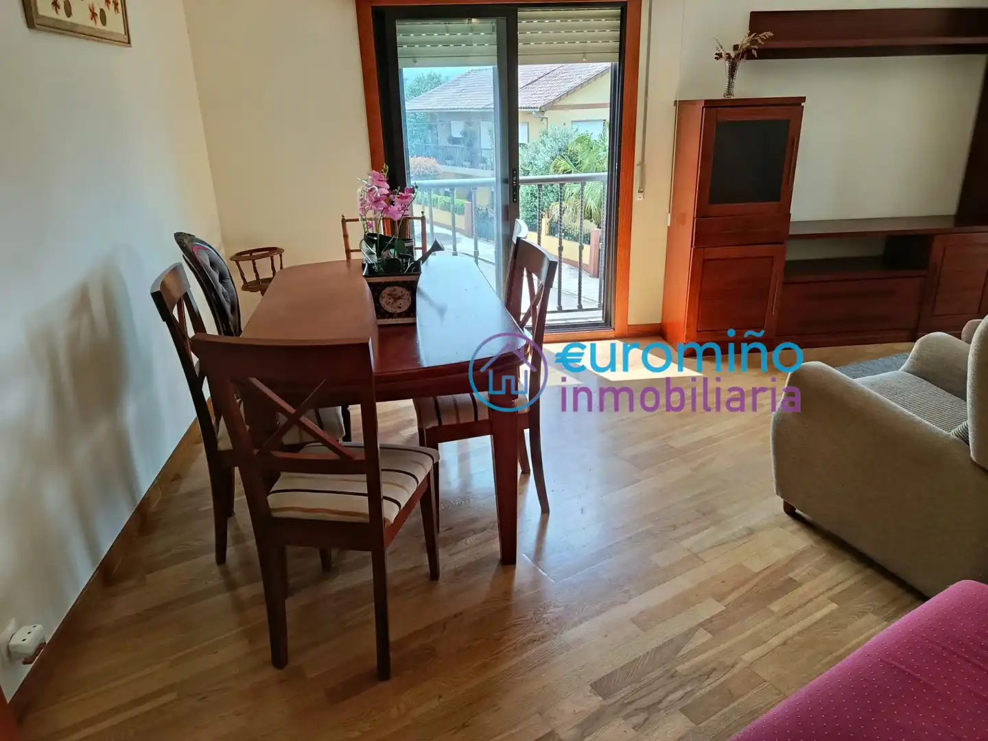 Comedor de Piso en venta en As Neves   con Calefacción, Trastero y Amueblado