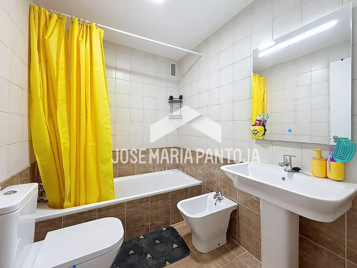 Bathroom of Flat for sale in Arcos de la Frontera  with Air Conditioner, Heating and Storage room