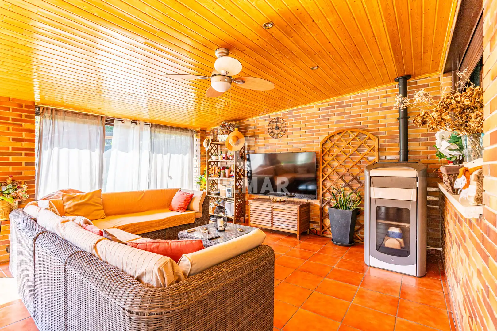 Wohnzimmer von Einfamilien-Reihenhaus zum Verkauf in Arroyomolinos (Madrid) mit Heizung, Privatgarten und Schwimmbad