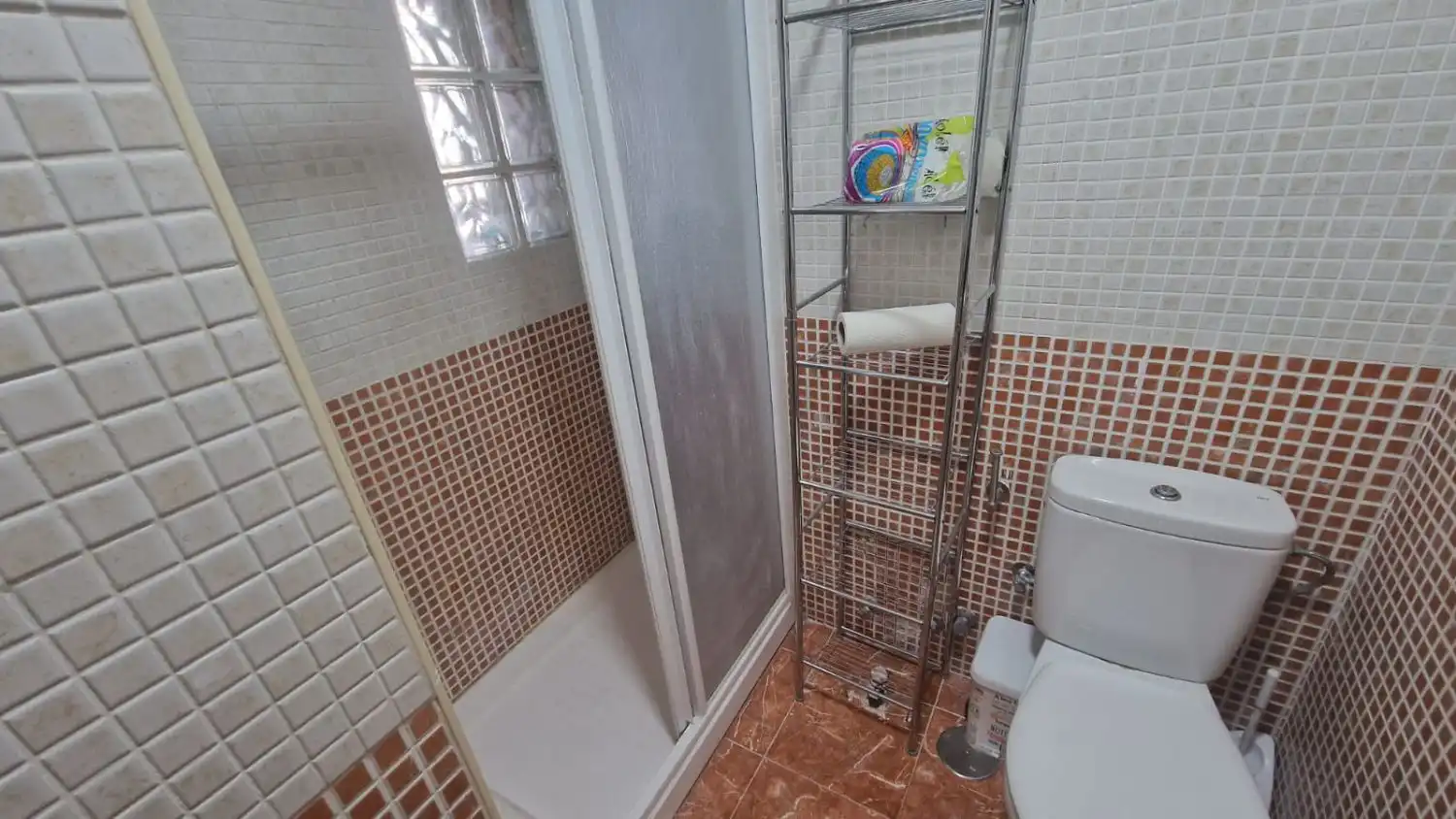 Baño de Piso de alquiler en Jaén con Aire acondicionado, Calefacción y Balcón
