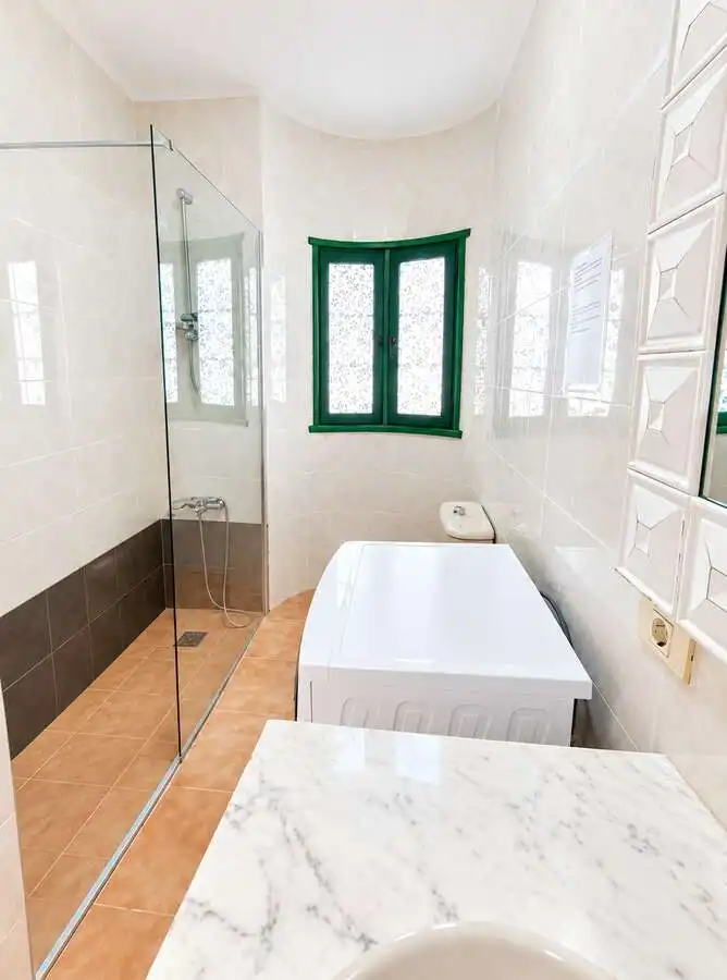 Bany de Casa o xalet en venda en Tías amb Moblat, Alarma i Piscina comunitària