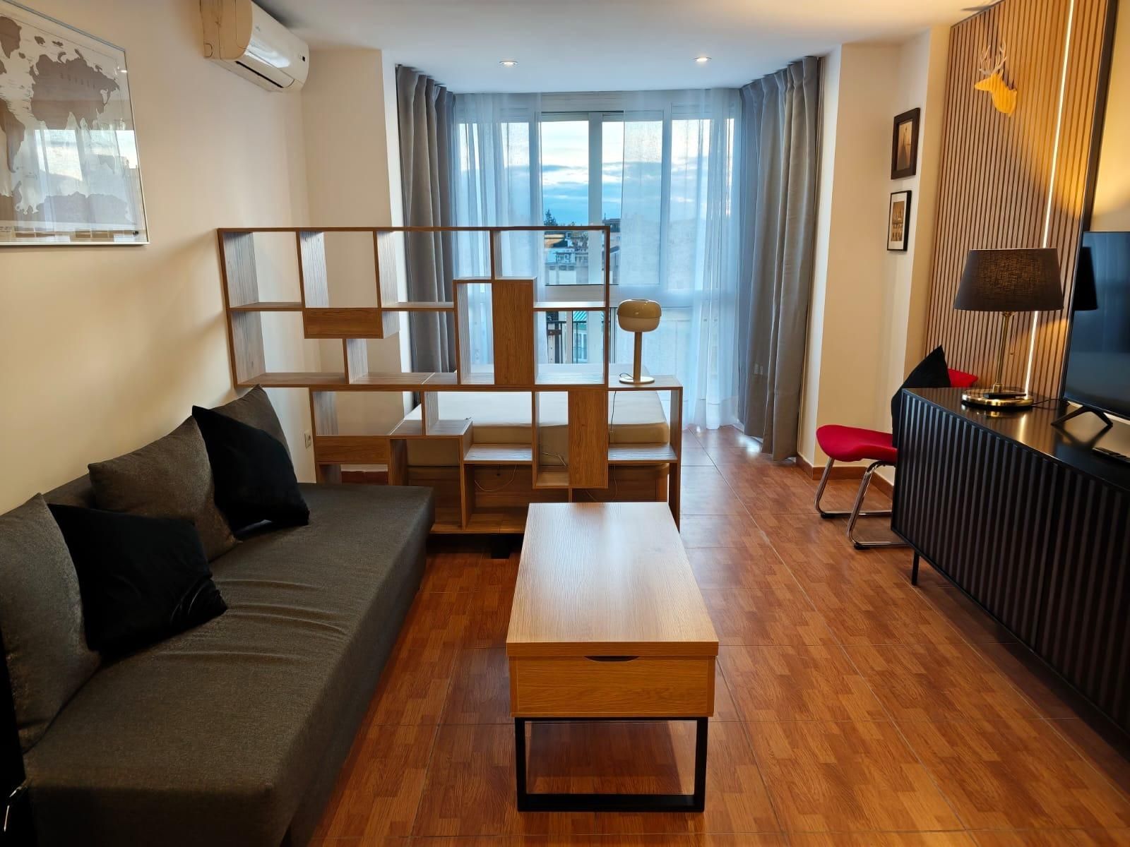 Sala d'estar de Estudi de lloguer en Torremolinos amb Aire condicionat i Moblat