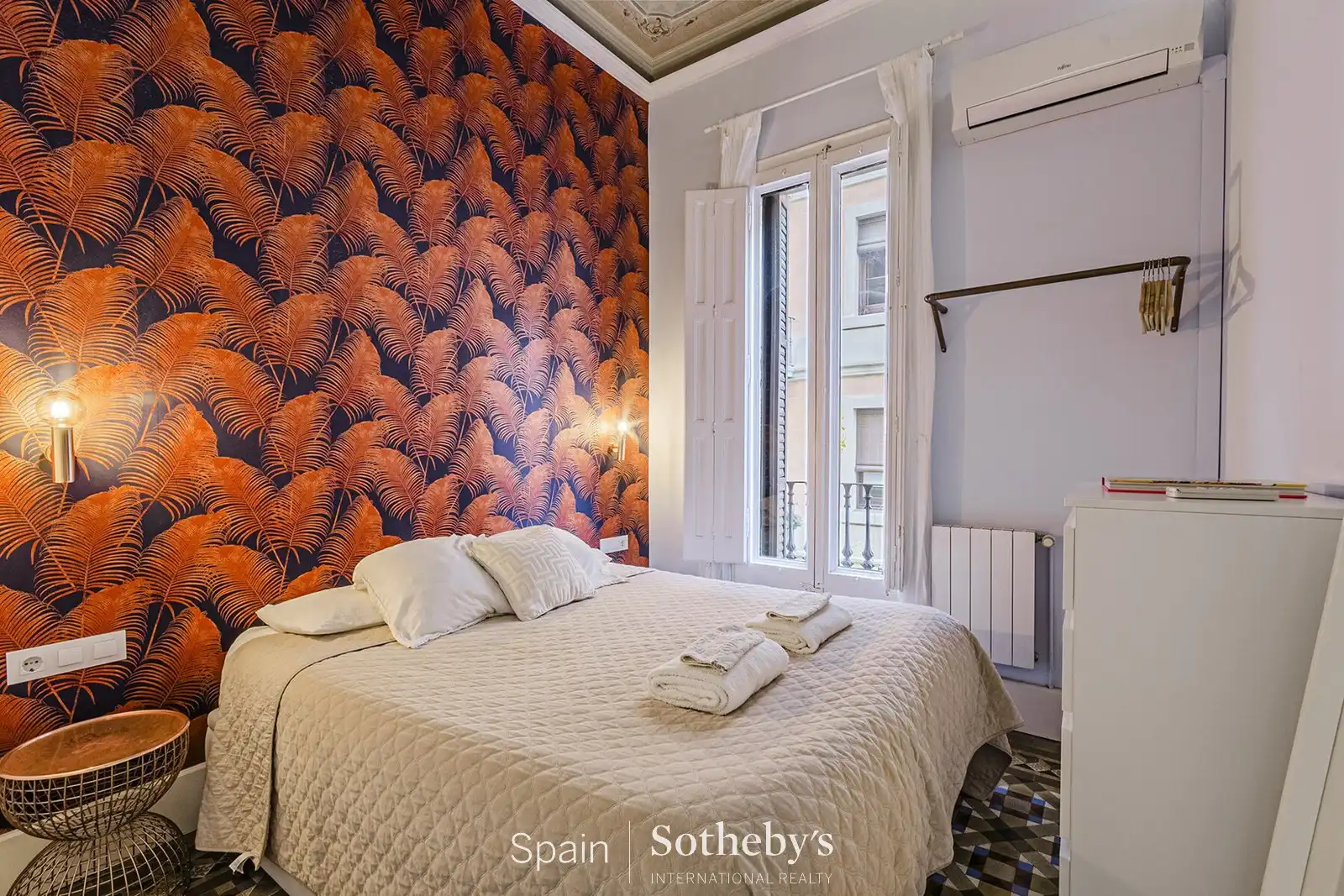 Dormitori de Apartament en venda en Barcelona amb Aire condicionat, Calefacció i Terrassa