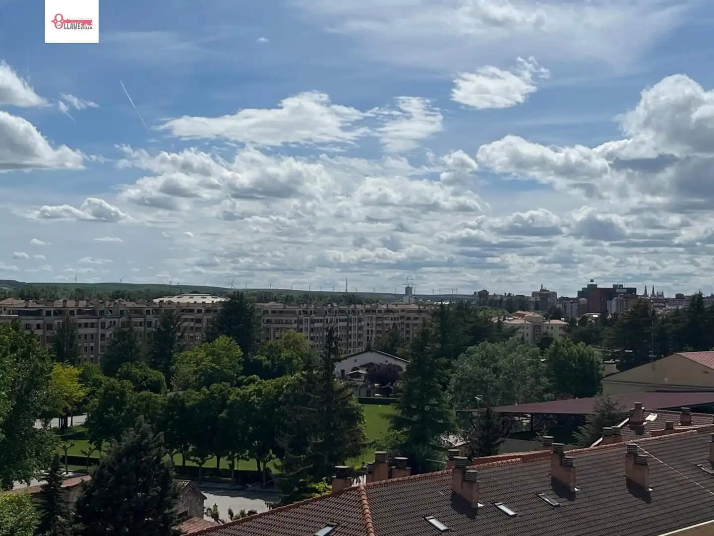 Vista exterior de Ático en venta en Burgos con Calefacción, Parquet y Terraza