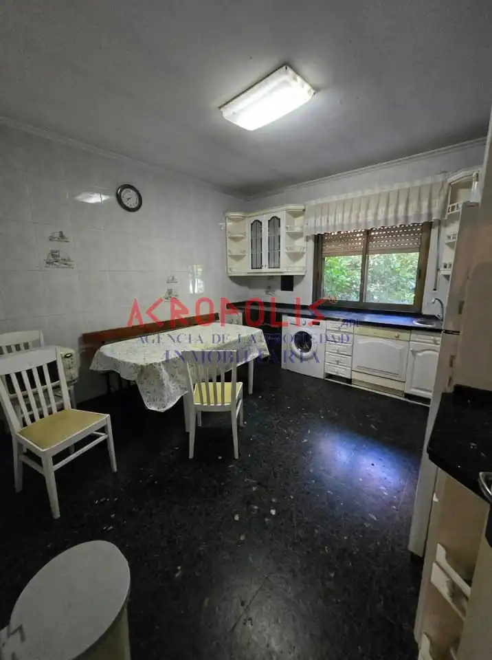 Cuina de Casa o xalet en venda en Onzonilla amb Calefacció i Traster